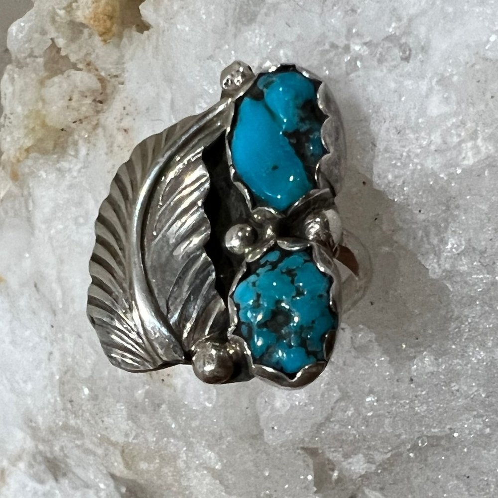Vintage Native Sterling Silver Leaf/Feather ring with Turquoise